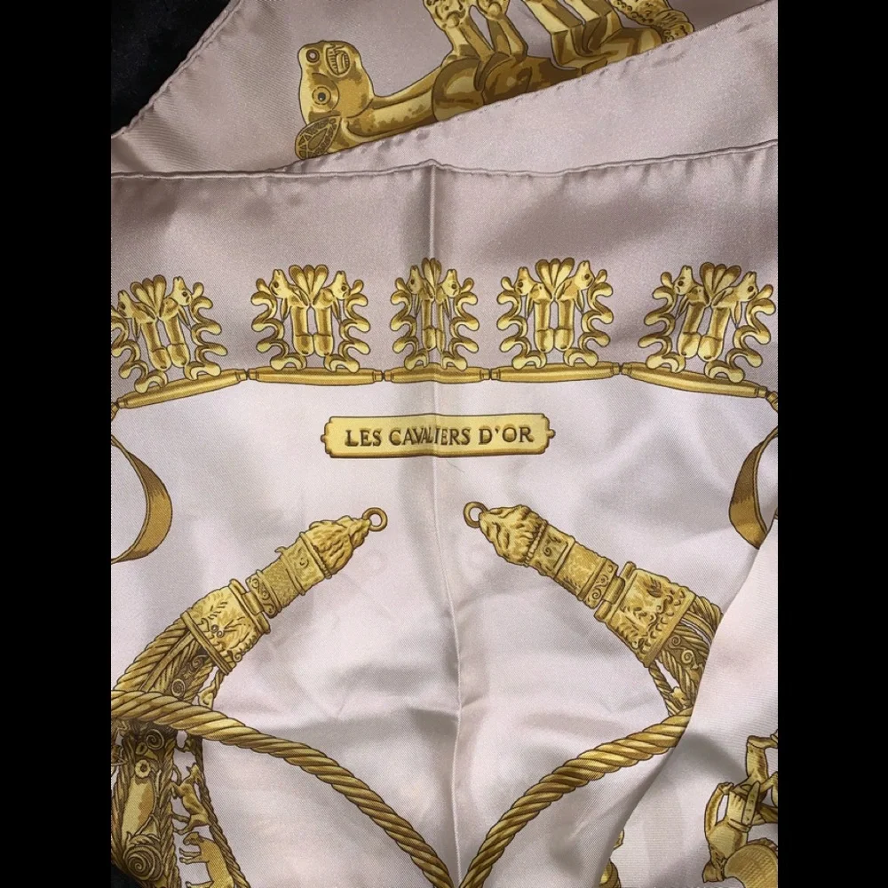 HERMÈS‎ Les Cavaliers d’Or 100% Silk scarf